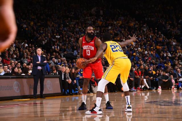 跟队记者：切尔西目前没打算外租门将约恩森