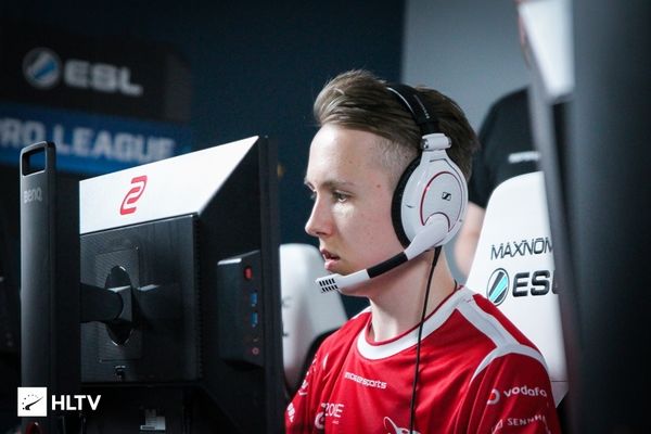 德州扑克这手牌别跟（德州扑克牌局中这手牌切勿跟注）